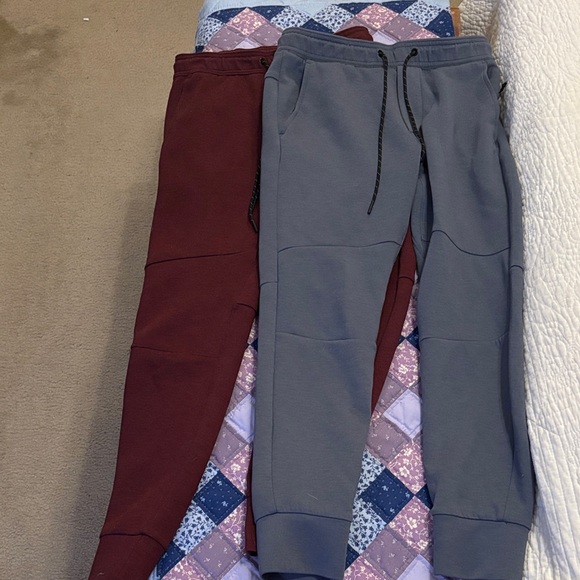 American Eagle Outfitters Gray and Maroon Joggers - Picture 1 of 1